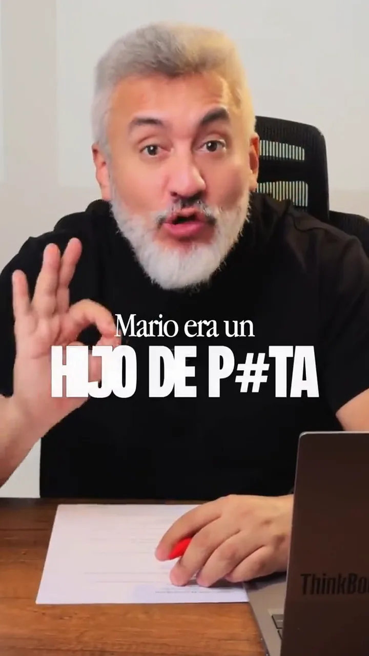 Sandro Meléndez contando la historia de Mario para indicar el próximo paso en una venta